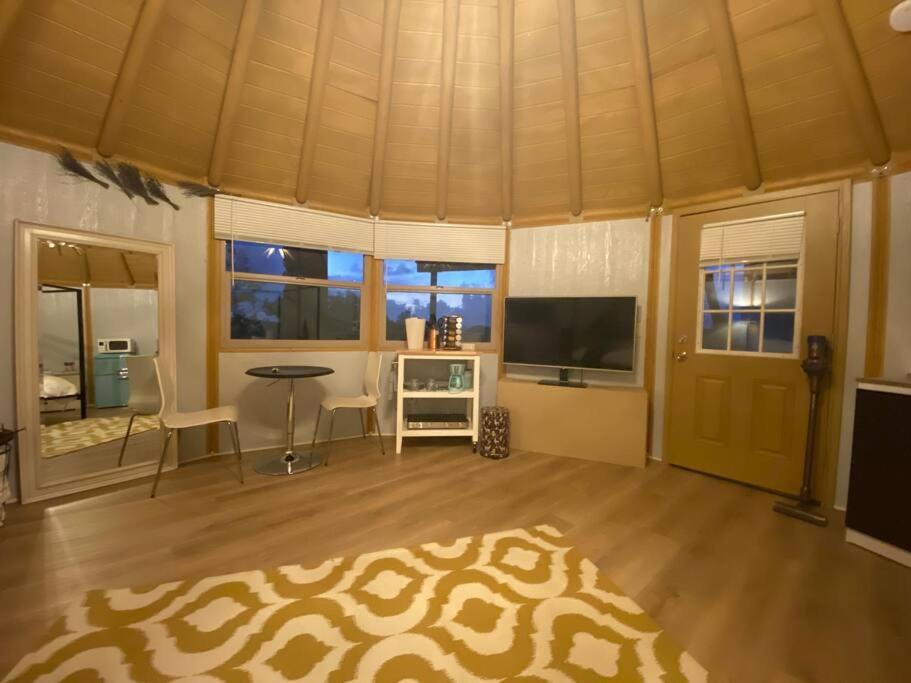 Valley CenterGlamping-Sky Dome Yurt-Tiny House-2 By Lavenders Field别墅 外观 照片